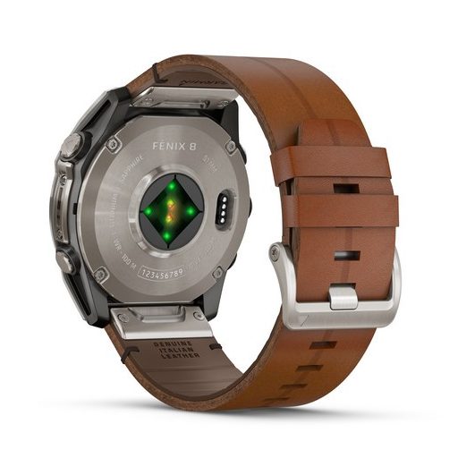 Garmin Fenix 8 AMOLED 51mm Sapphire Titánium/Gesztenyebarna bőrszíj + Grafitszürke szilikon szíj